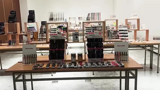 Stylo de maquillage en métal pour eye-liner